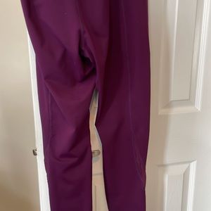 Size Large, Head Brand. Sheer detail on the calf section of the legging.